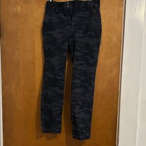 GAP Women's Black Camouflage Cargo Pants